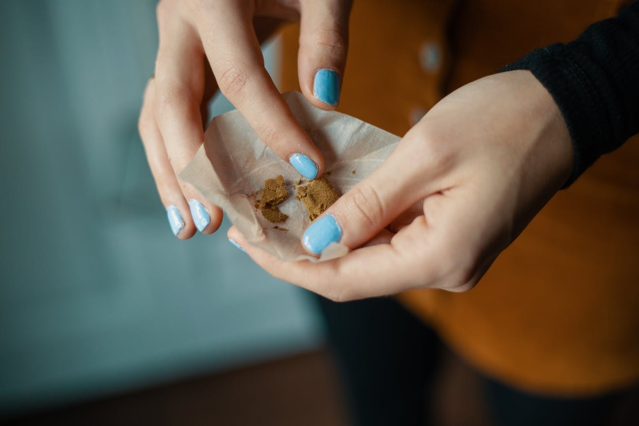 A Guide To Solventless vs Solvent-Based Cannabis Concentrates