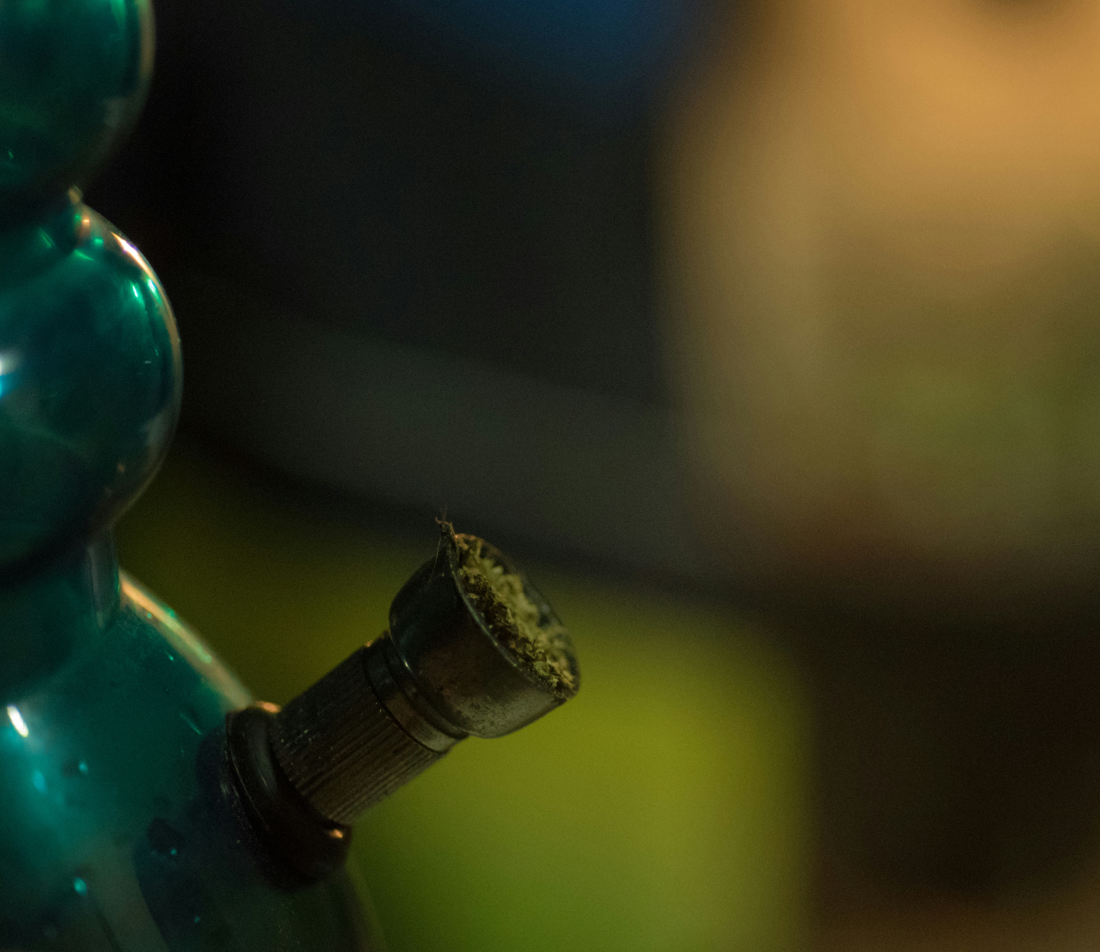 How To Hit A Bong Without Coughing Your Lungs Up