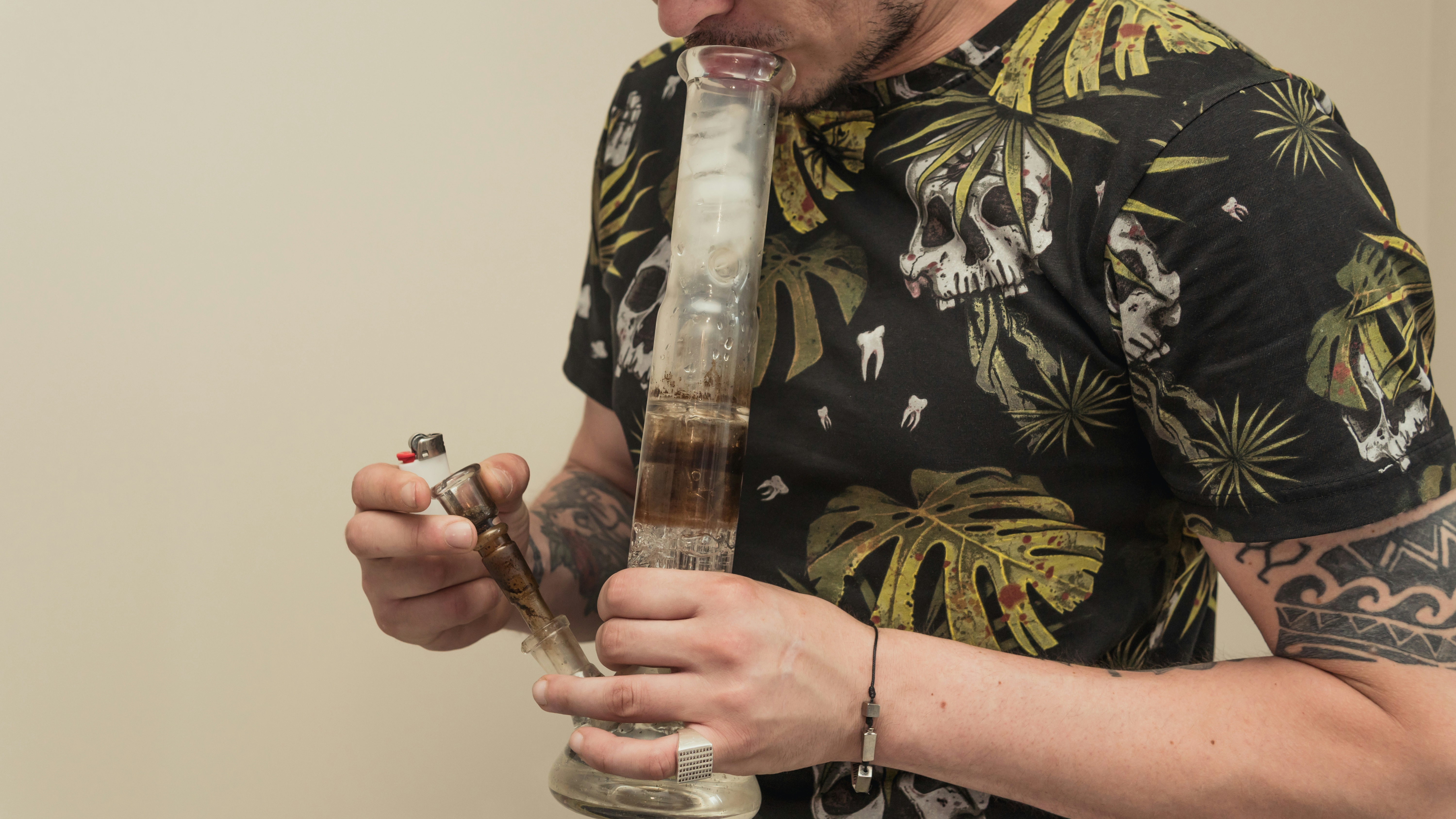 How To Hit A Bong Without Coughing Your Lungs Up