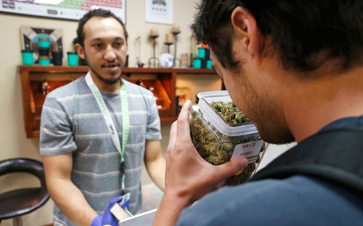 Cannabis Budtender Certification: A Complete Guide