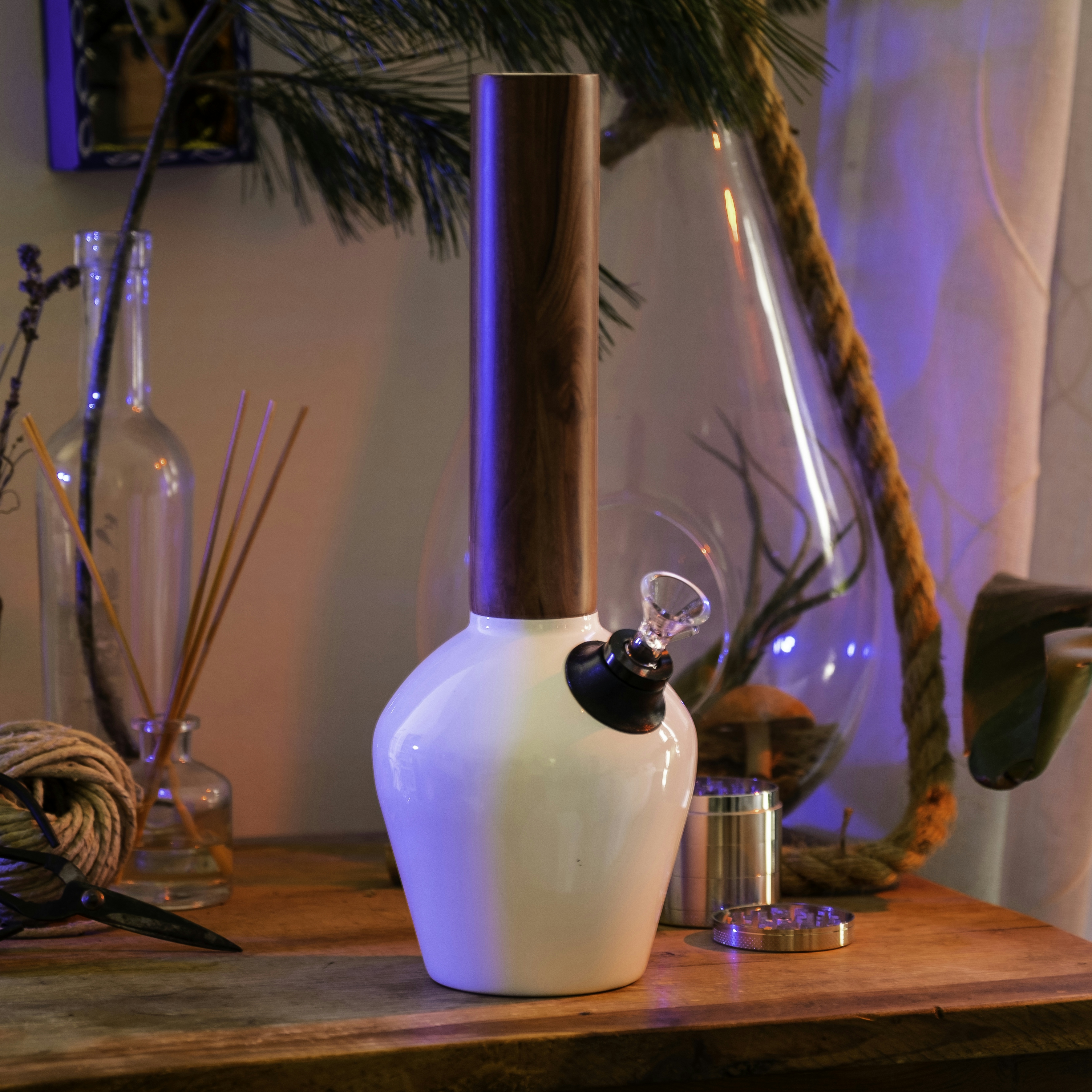 6 Reasons Why You Should Use A Bong To Enhance Your Cannabis Experience