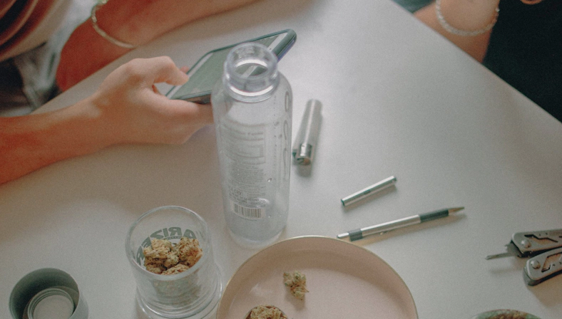 How to Make a Homemade Bong: 5 Steps (with Pictures)