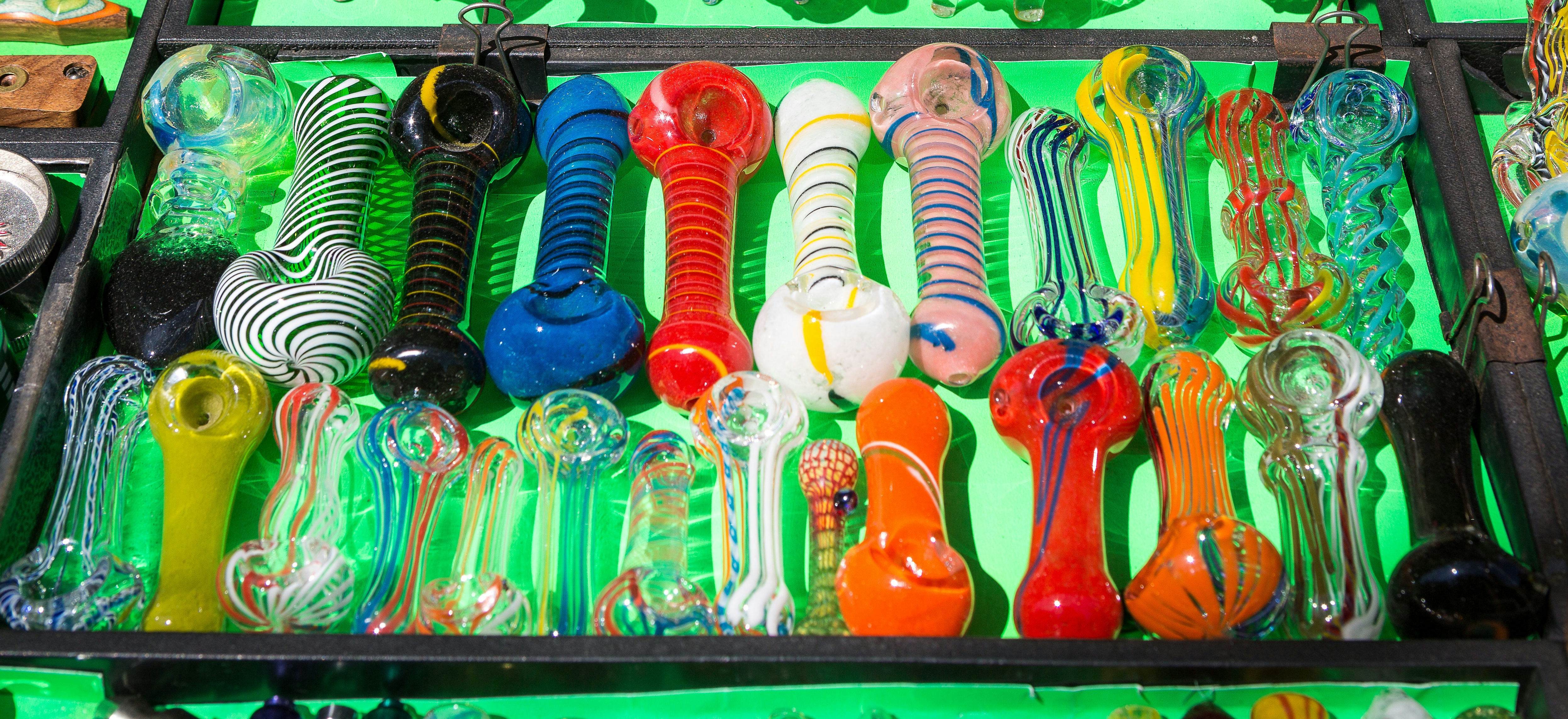 A Beginner’s Guide To Glass Pipes And Bongs