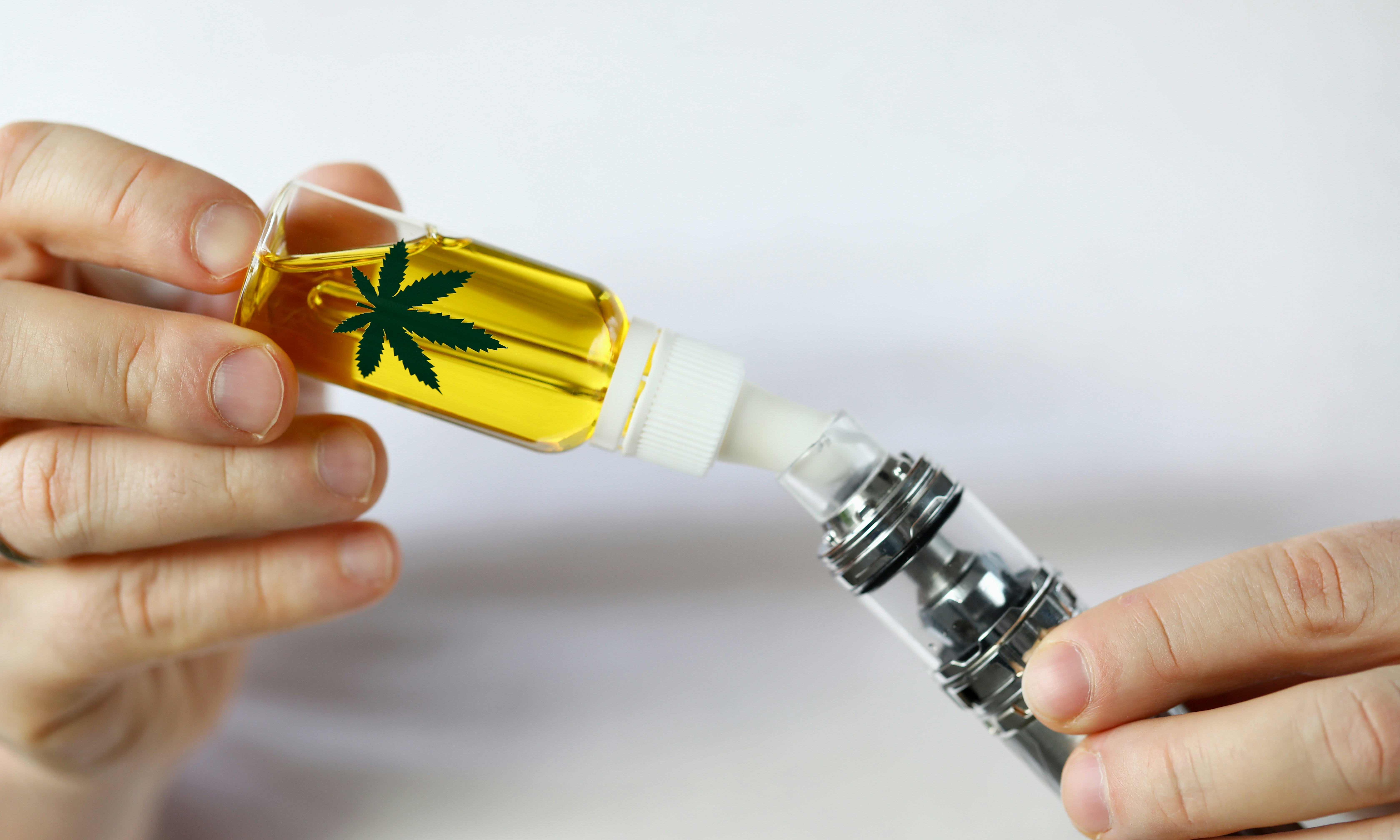 Oil Cartridges VS Wax Pens Herb