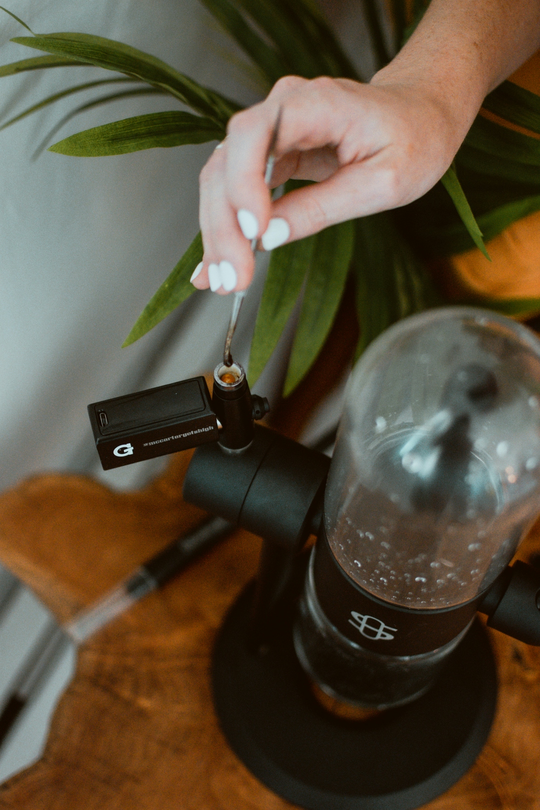 Finally, You Can Buy The Same Elegant Gravity Bong As Seth Rogen