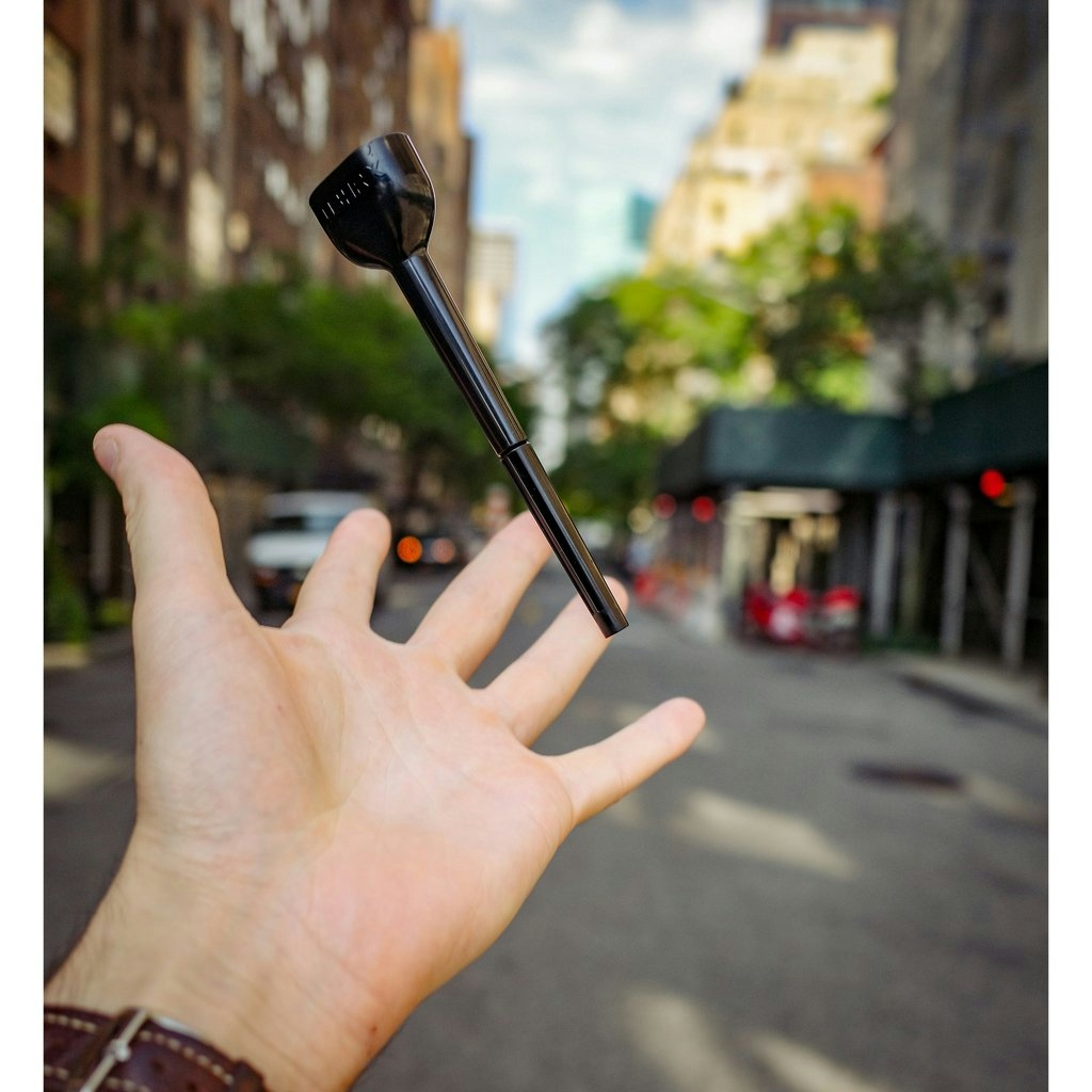 5 Must-Have Cannabis Accessories For Every Successful Stoner