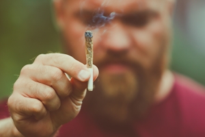 15 Stoner Problems That Totally Ruin The Vibe (And How To Fix Them)