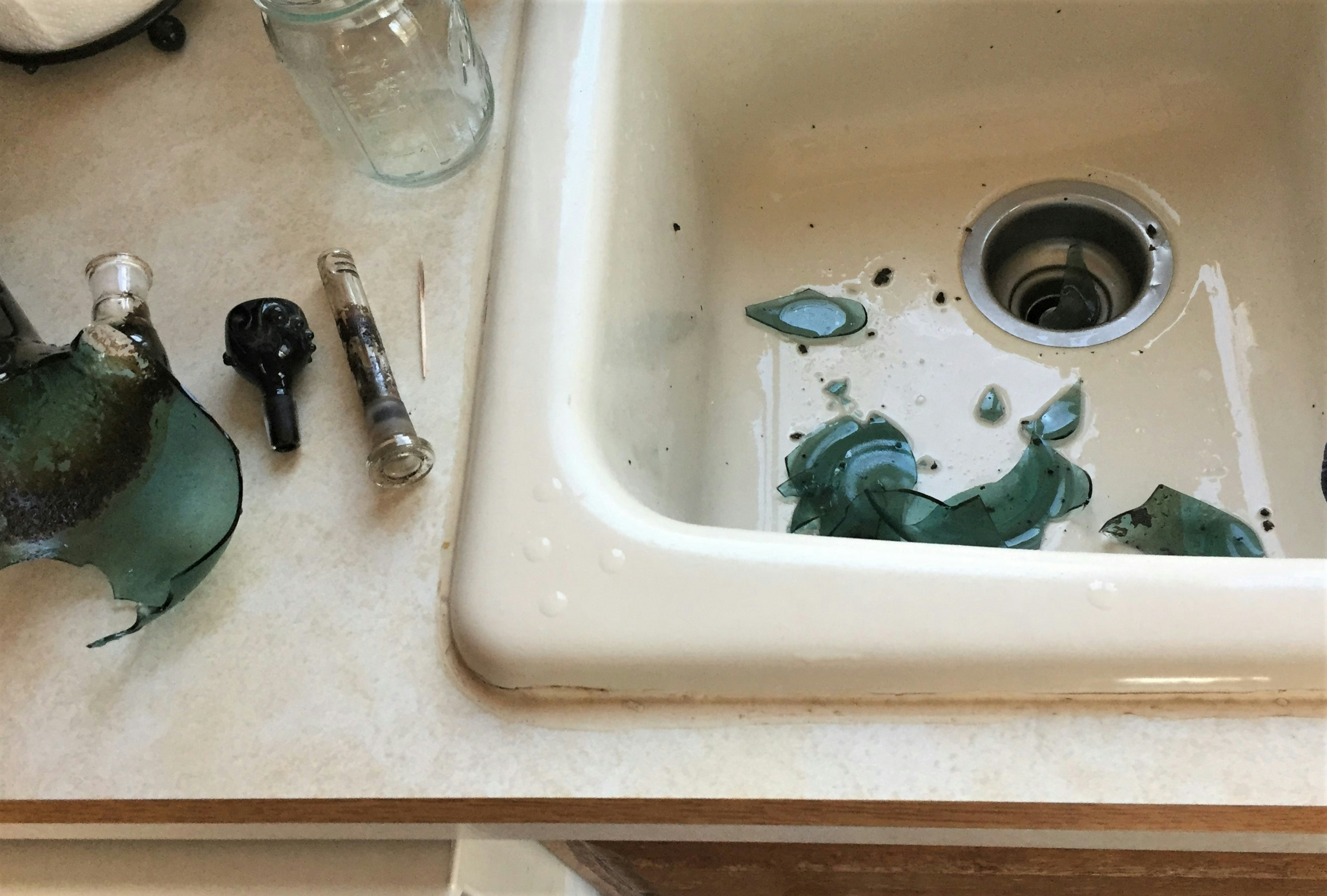 15 Stoner Problems That Totally Ruin The Vibe (And How To Fix Them)