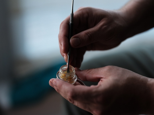 Dabs 101: How to Salvage One Last Dab From a Concentrate Container - Weedist