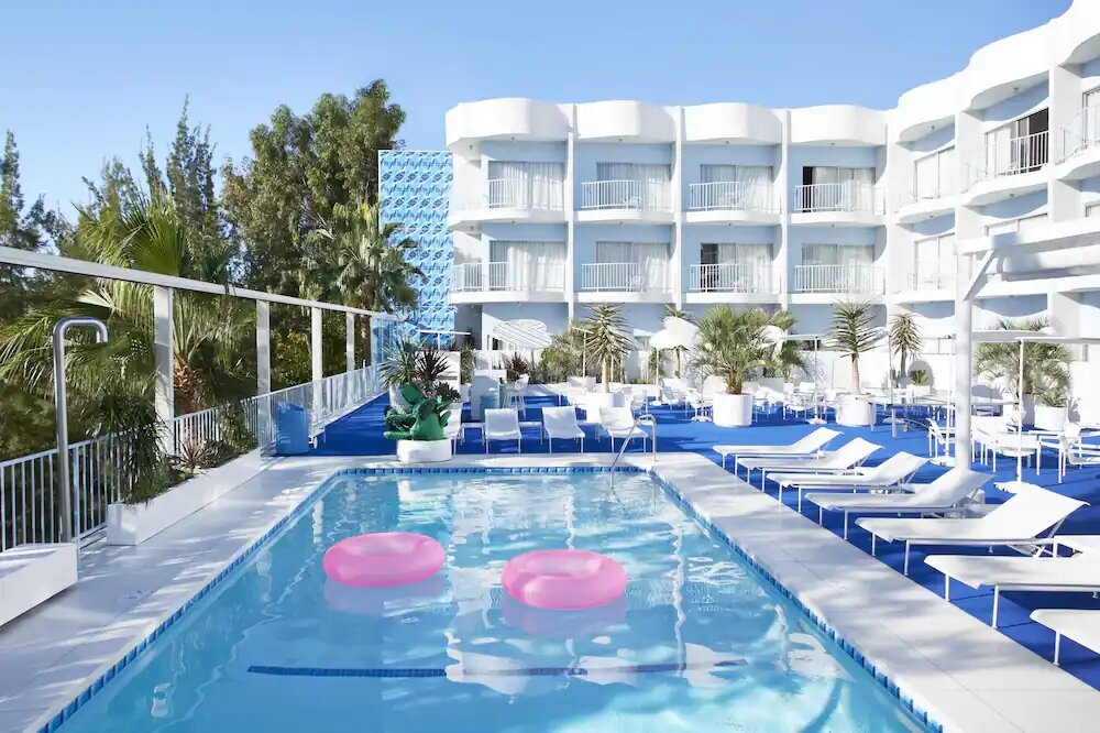 Blaze In Peace At 420 Friendly Hotels In Los Angeles California