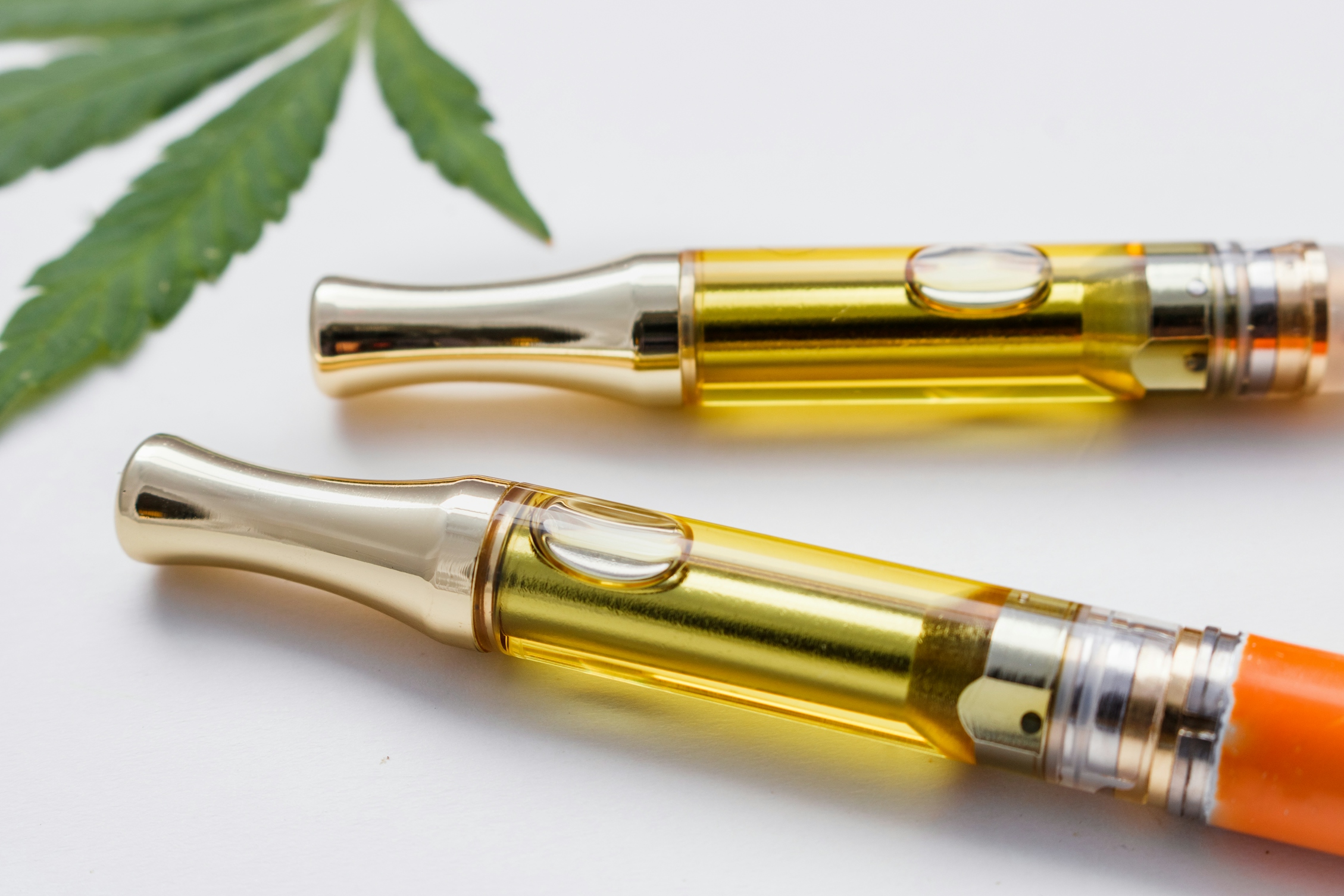 Oil Cartridges vs Wax Pens What’s The Difference? Herb