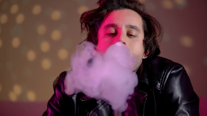 Top Vapor VP-100 Vaporizer Review: Should You Buy This Desktop Vape?