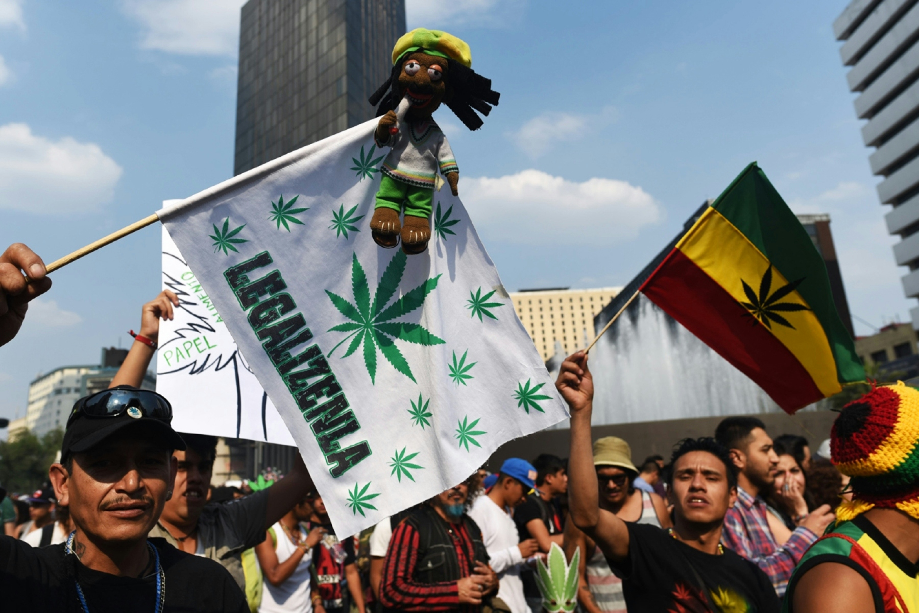 march-in-mexico-city-demanding-the-depenalization-of-marijuana