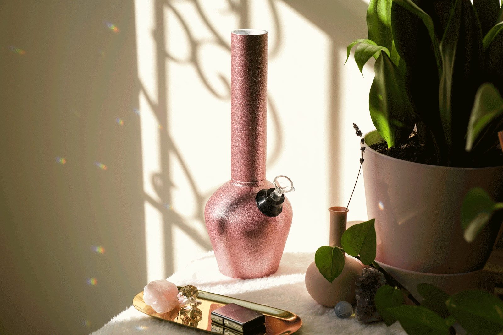 6 Reasons Why You Should Use A Bong To Enhance Your Cannabis Experience