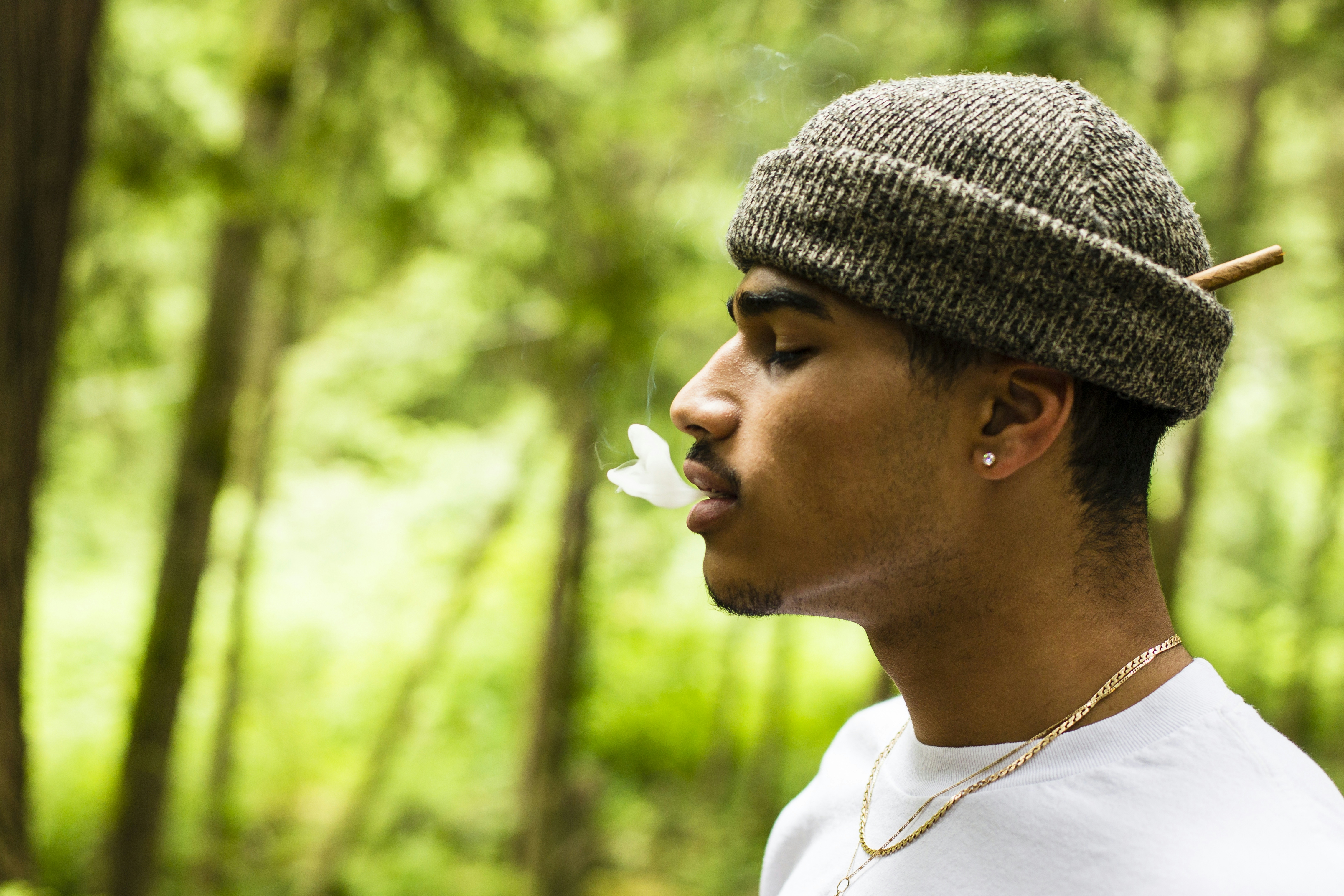 The Best Smoke Tricks To Perform With A Bong