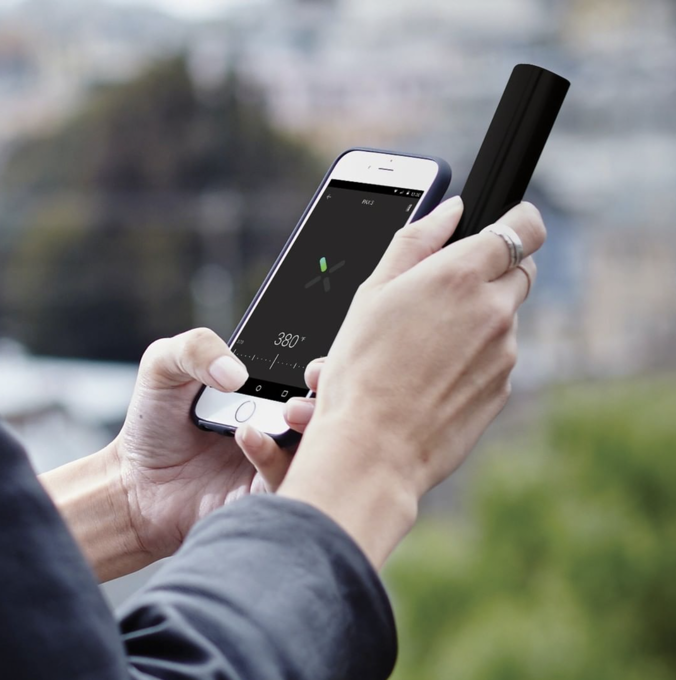 Dabbing Showdown: Comparing the PAX 3 & A Rig