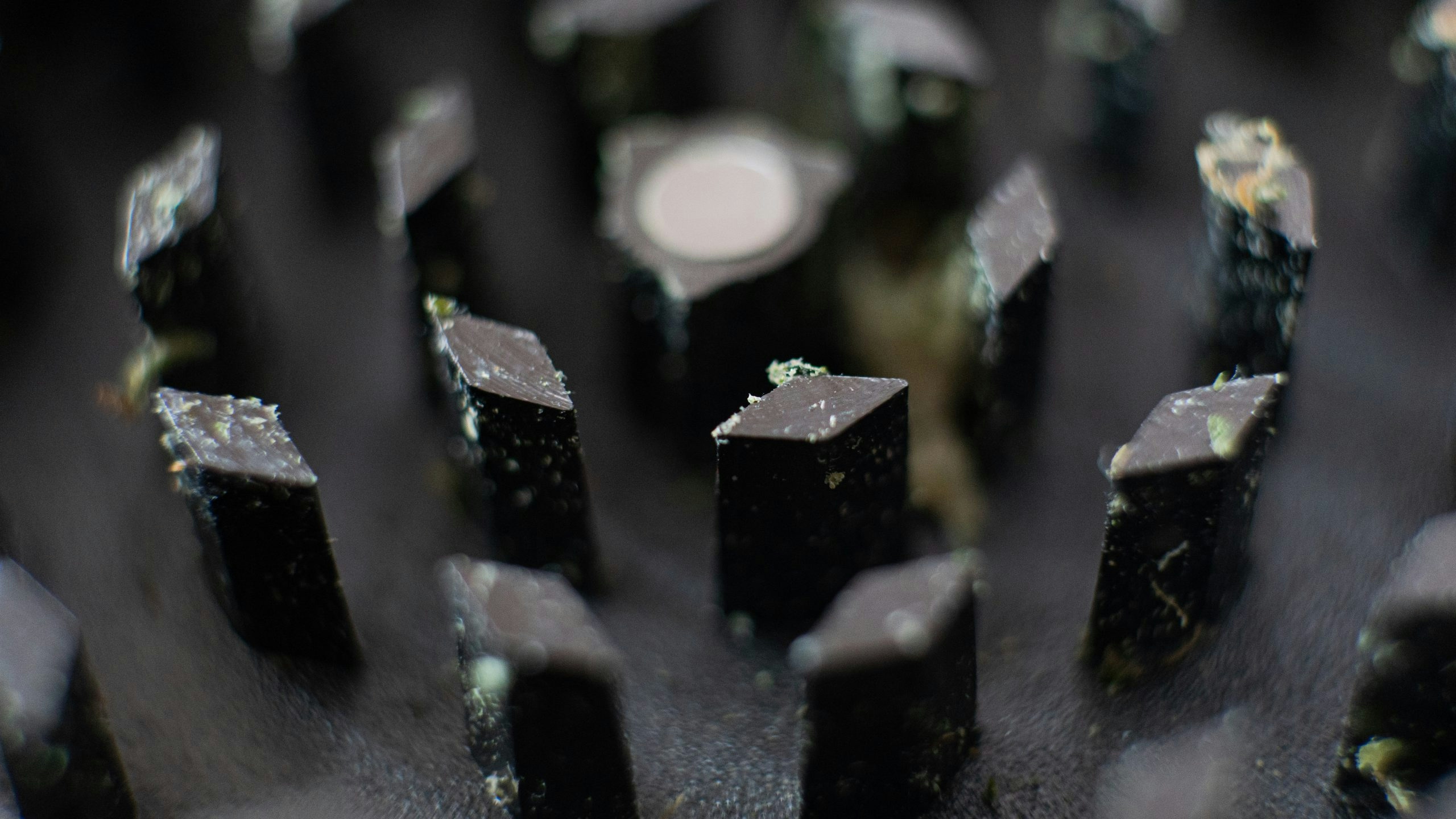 Parts Of Grinders & How To Use A Weed Grinder