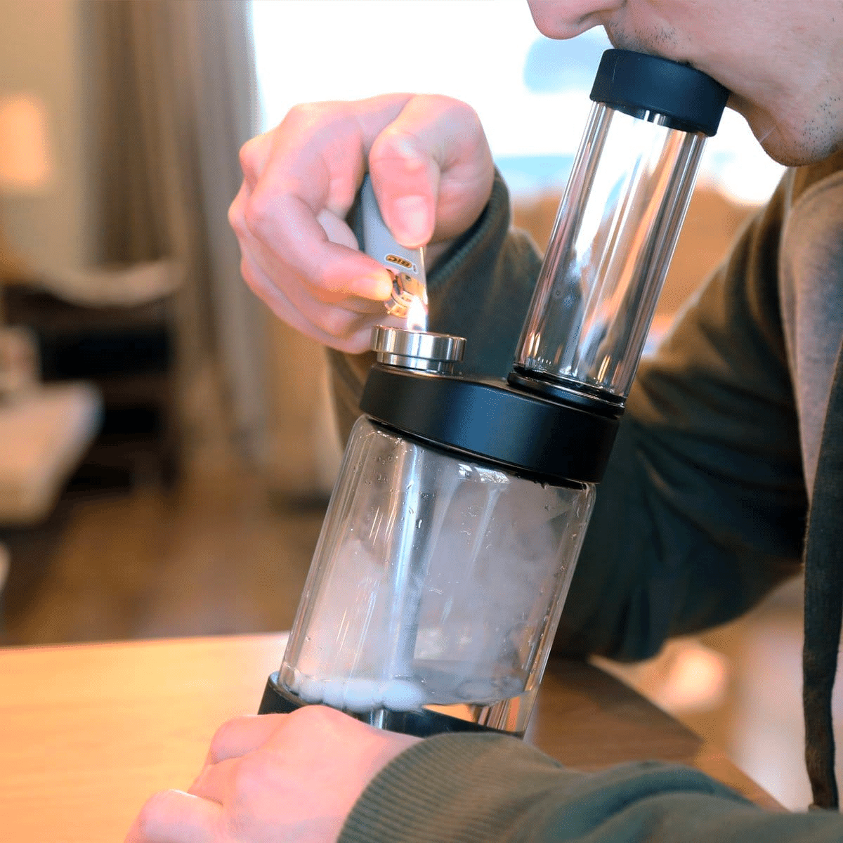 Reviewing Smoke Honest’s Capsule Water Pipe