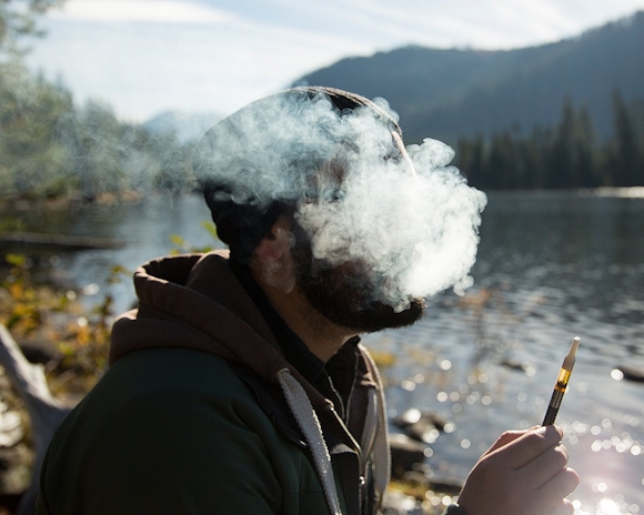 Vaping Weed: How To Smoke A Cart Like A Pro