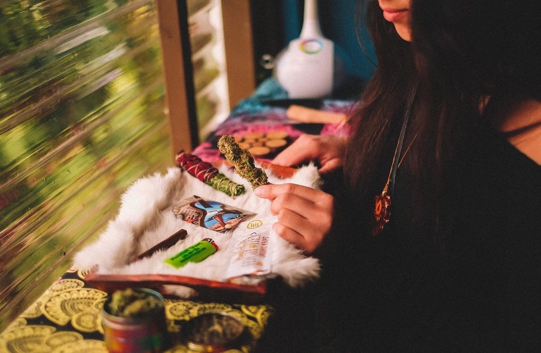 Weed Moms Need To Read “Why Mommy Gets High”