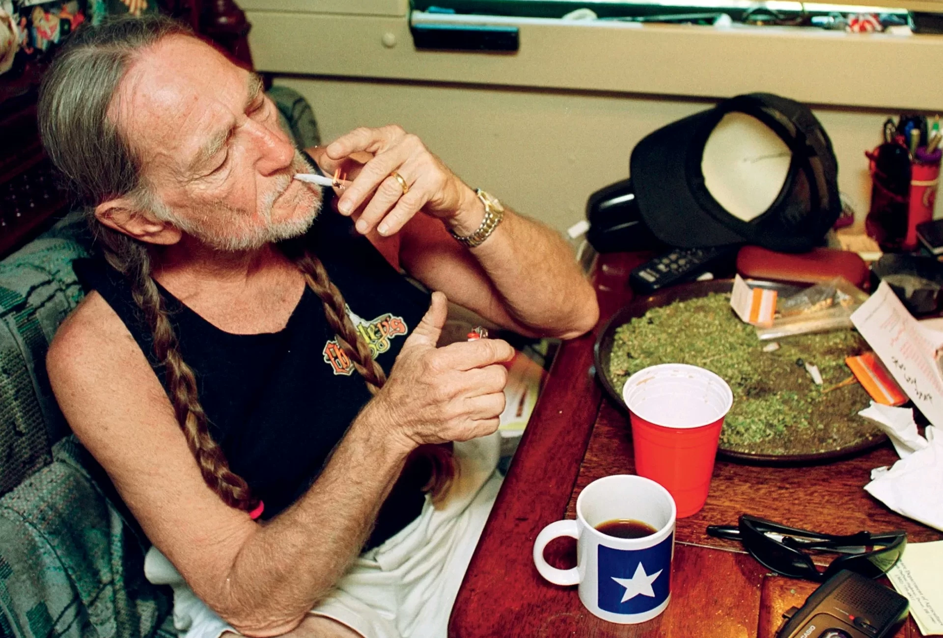 10 Biggest Celebrity Stoners You Should Know