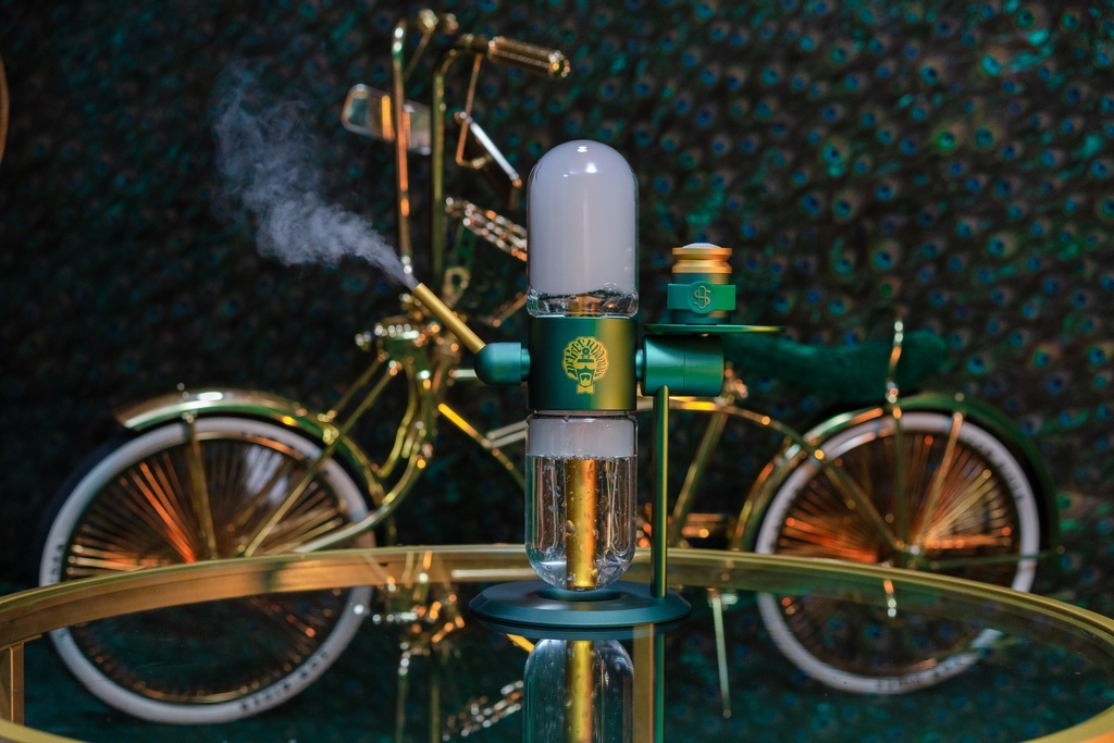 Herbworthy: The Stündenglass Gravity Bong