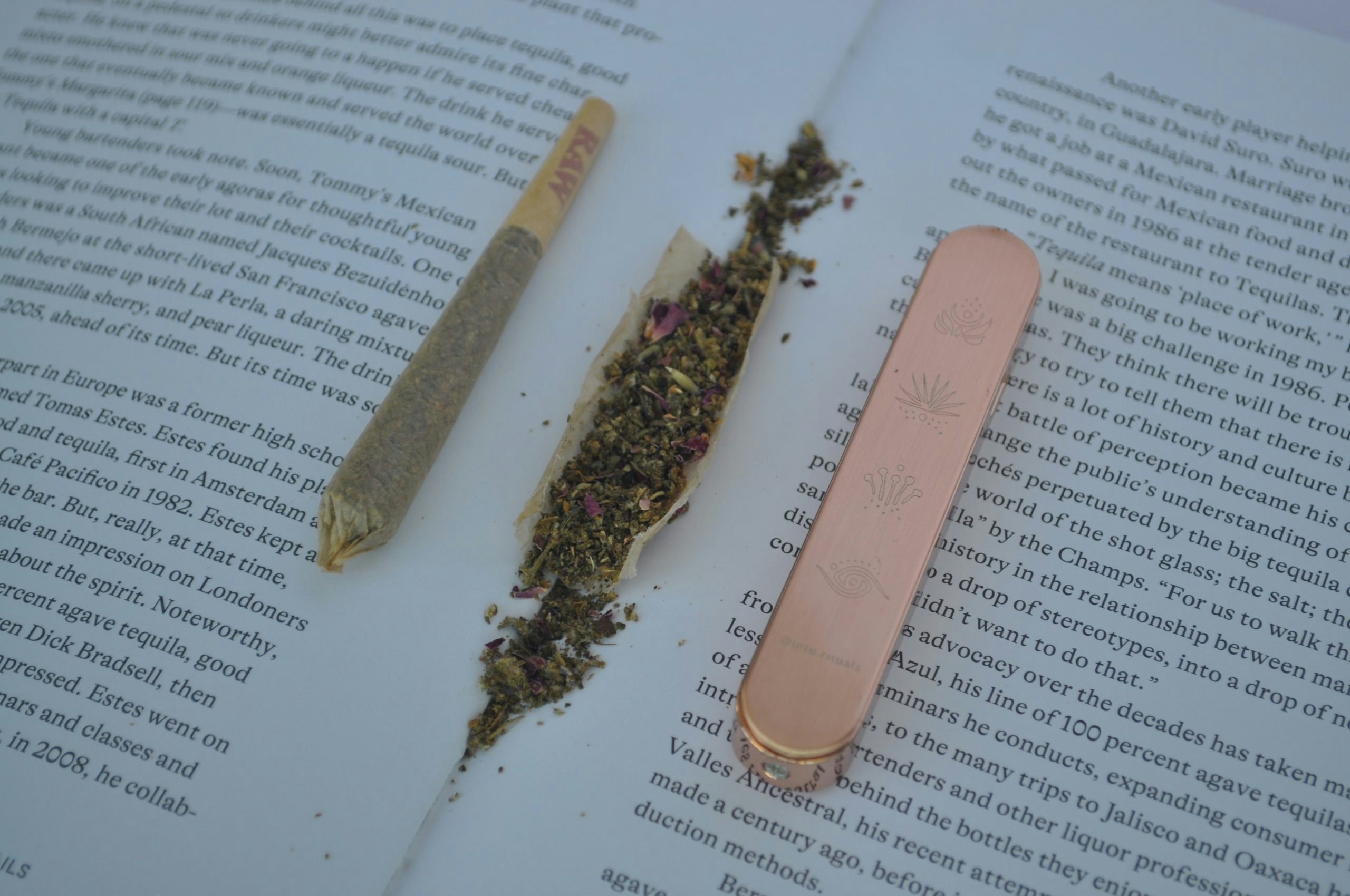 The Electric Rechargeable Lighter From Intū Is The Ultimate Waste-Reducer