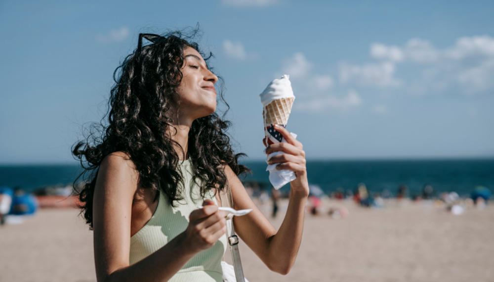 We Made Eating Ice Cream On The Beach Even Easier - Swell Bottle