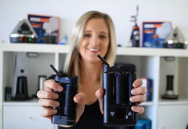 Person holding a Storz & Bickel CRAFTY+ vaporizer
