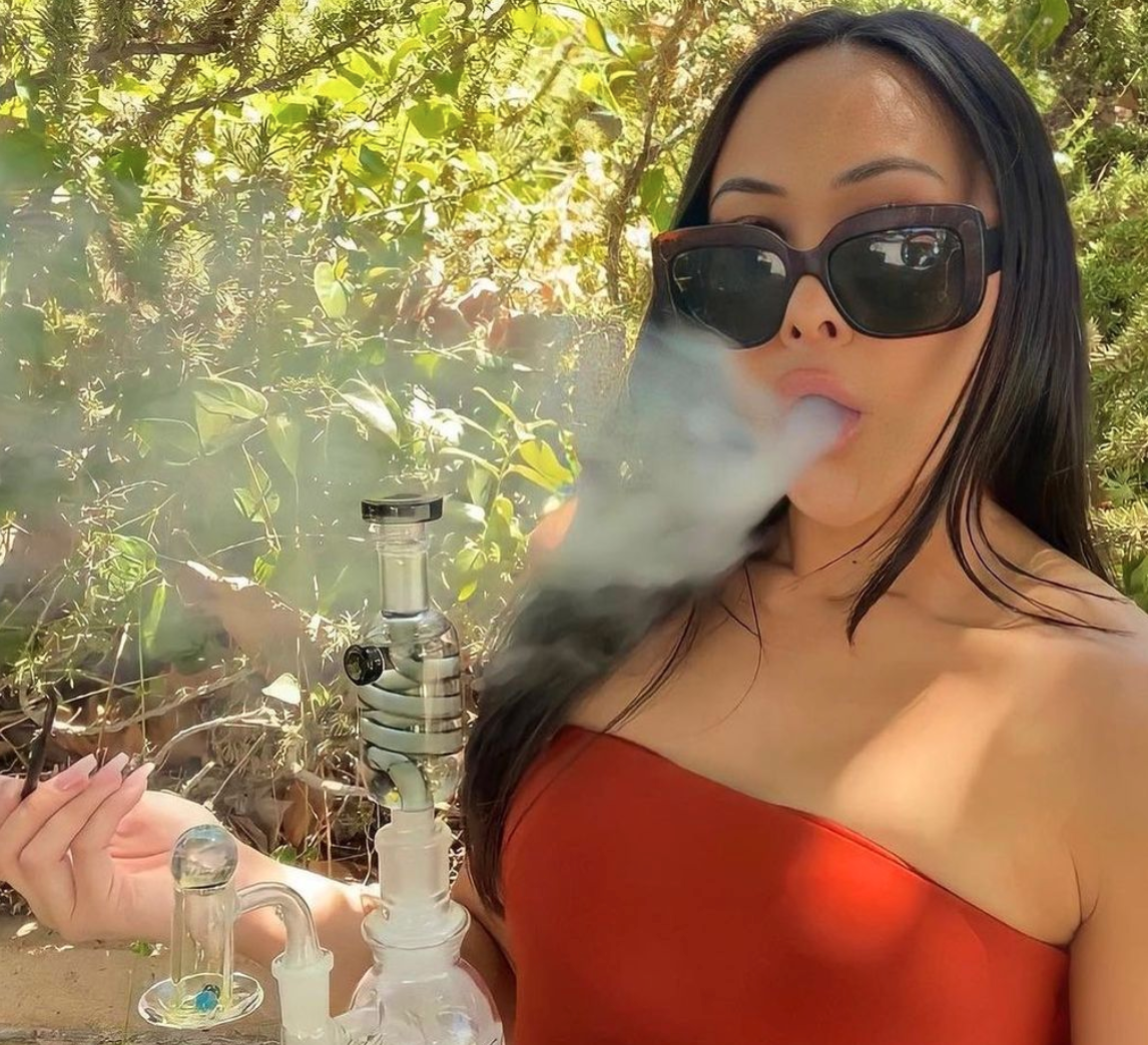 Types Of Bongs: How To Use Them