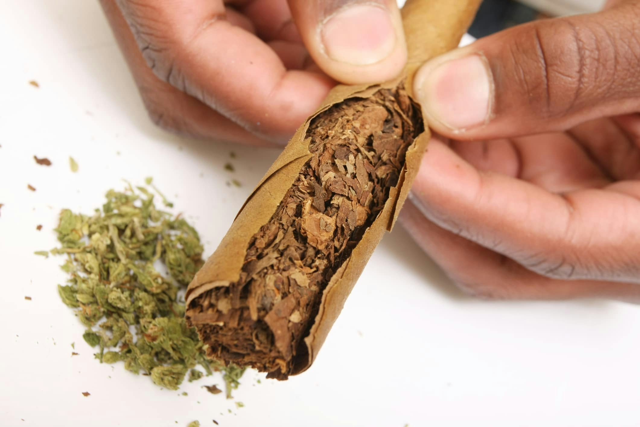 How To Roll A Dutch Master Blunt