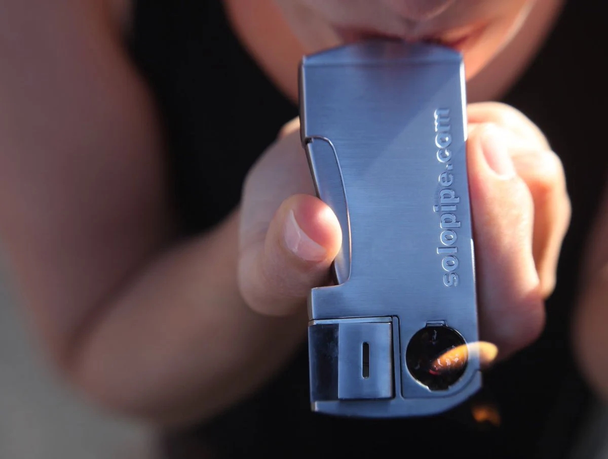 A Pipe With A Built-In Lighter? Get It From SoloPipe