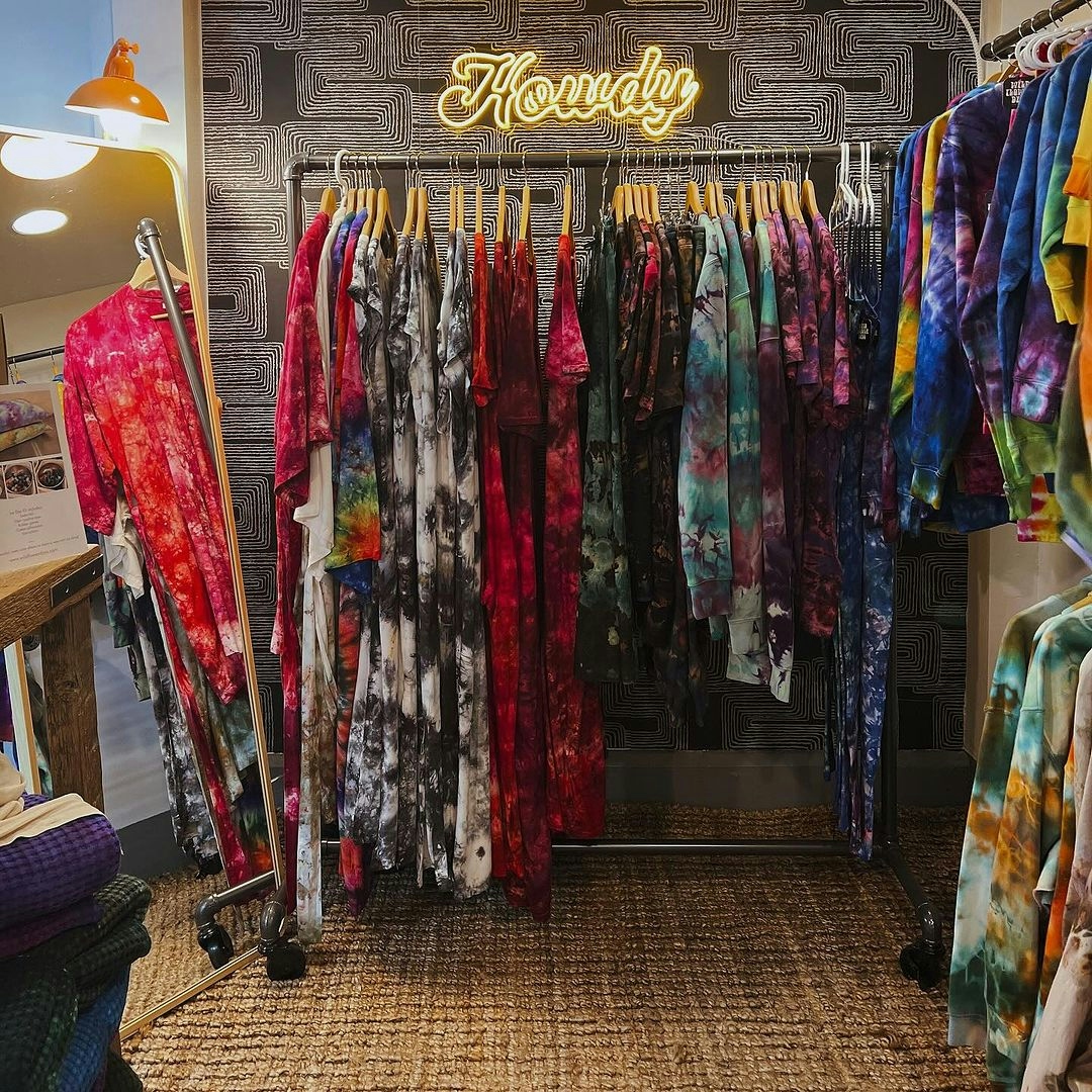 Top 420 Clothing Brands For The Fashionista Stoners