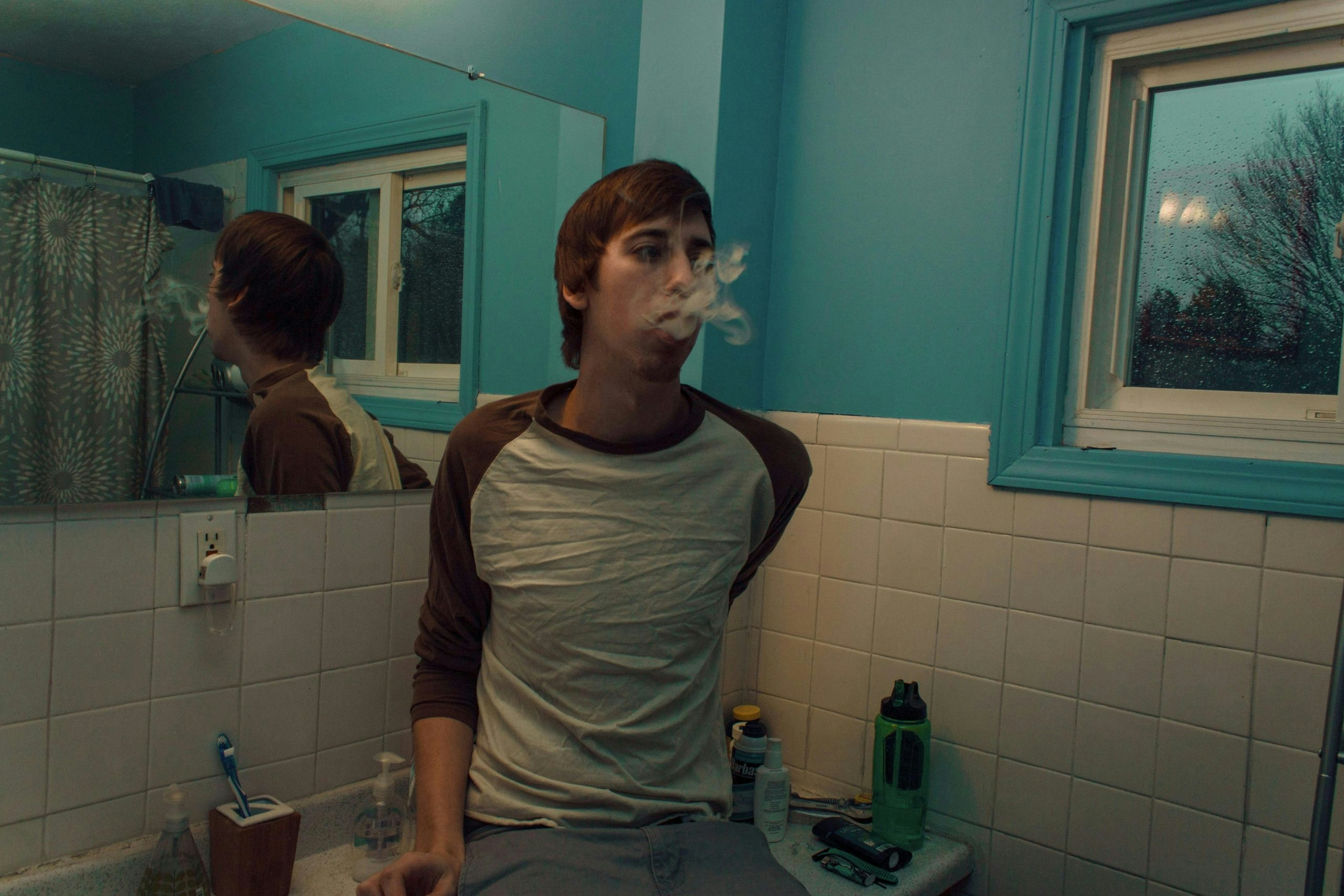 How To Smoke Weed Inside Without Leaving Smell: 6 Easy Steps