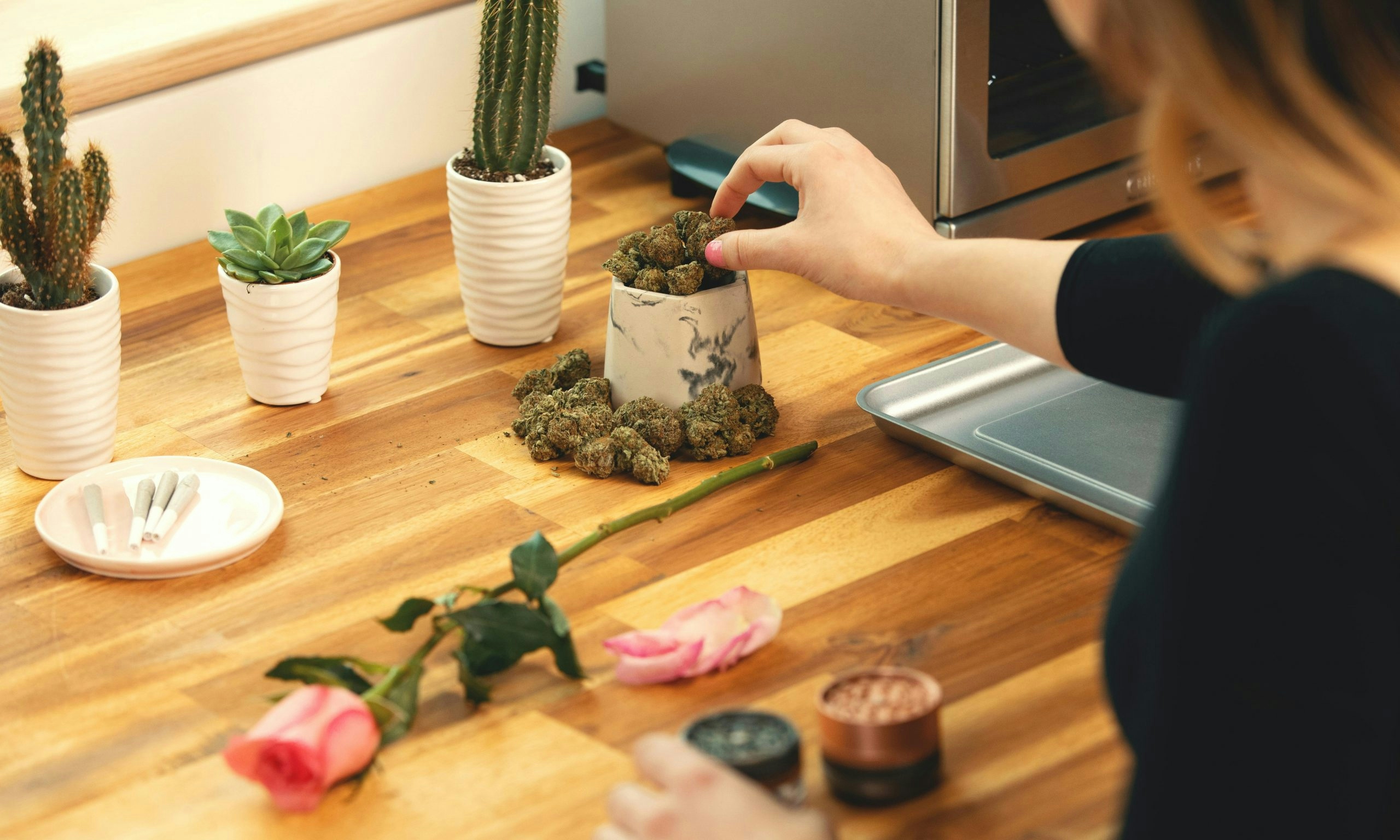 How To Roll A Rose Petal Blunt