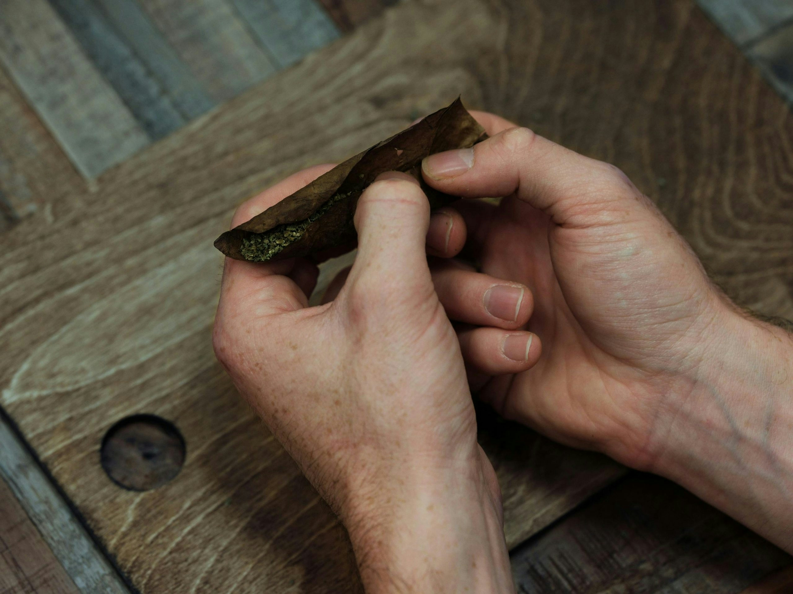 How To Roll A Backwoods Blunt