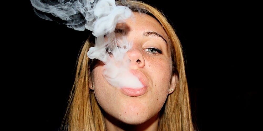 15 Best Unbreakable Silicone Bongs For Clumsy Stoners