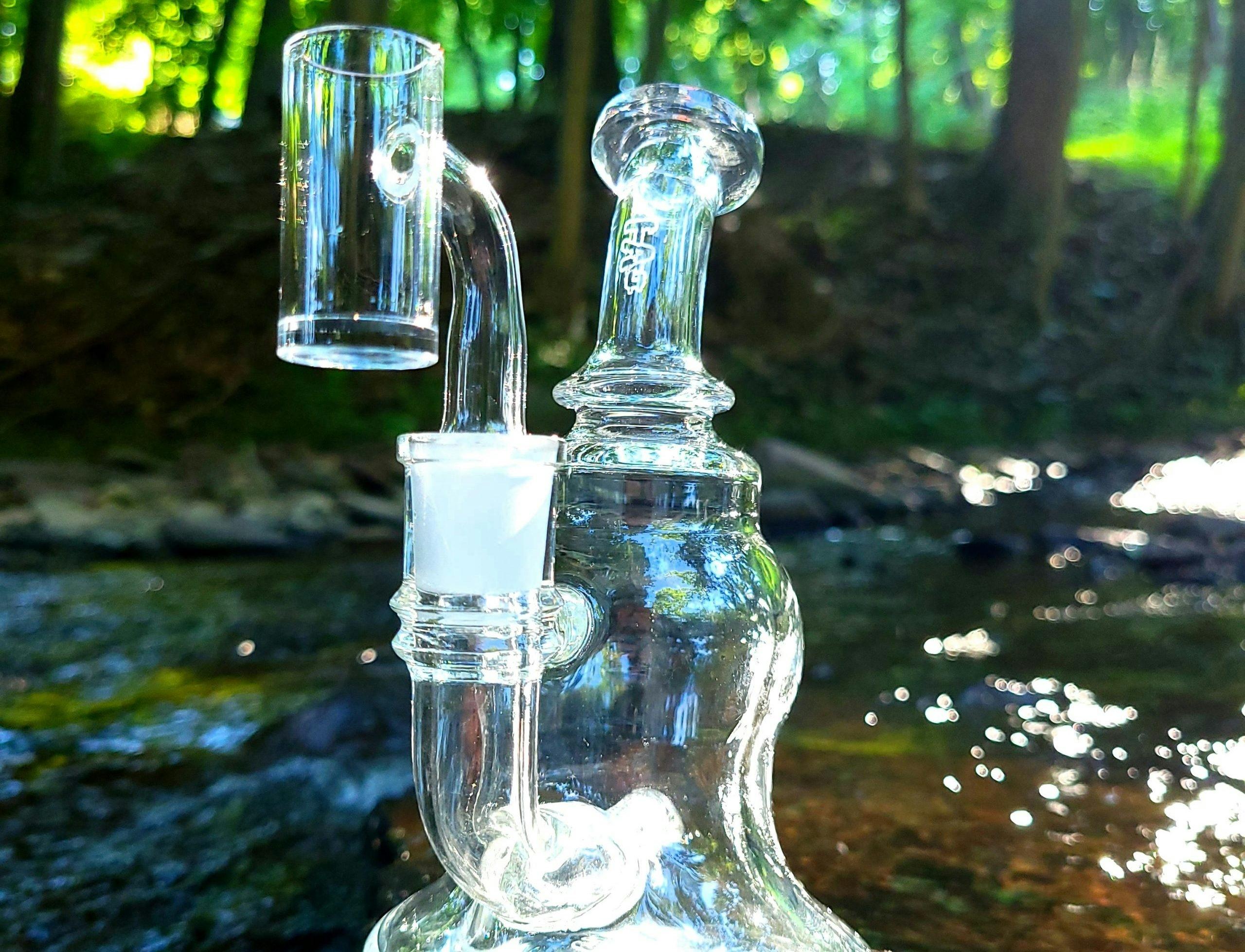 Bongs Vs. Pipes Vs. Rigs: What’s The Difference?