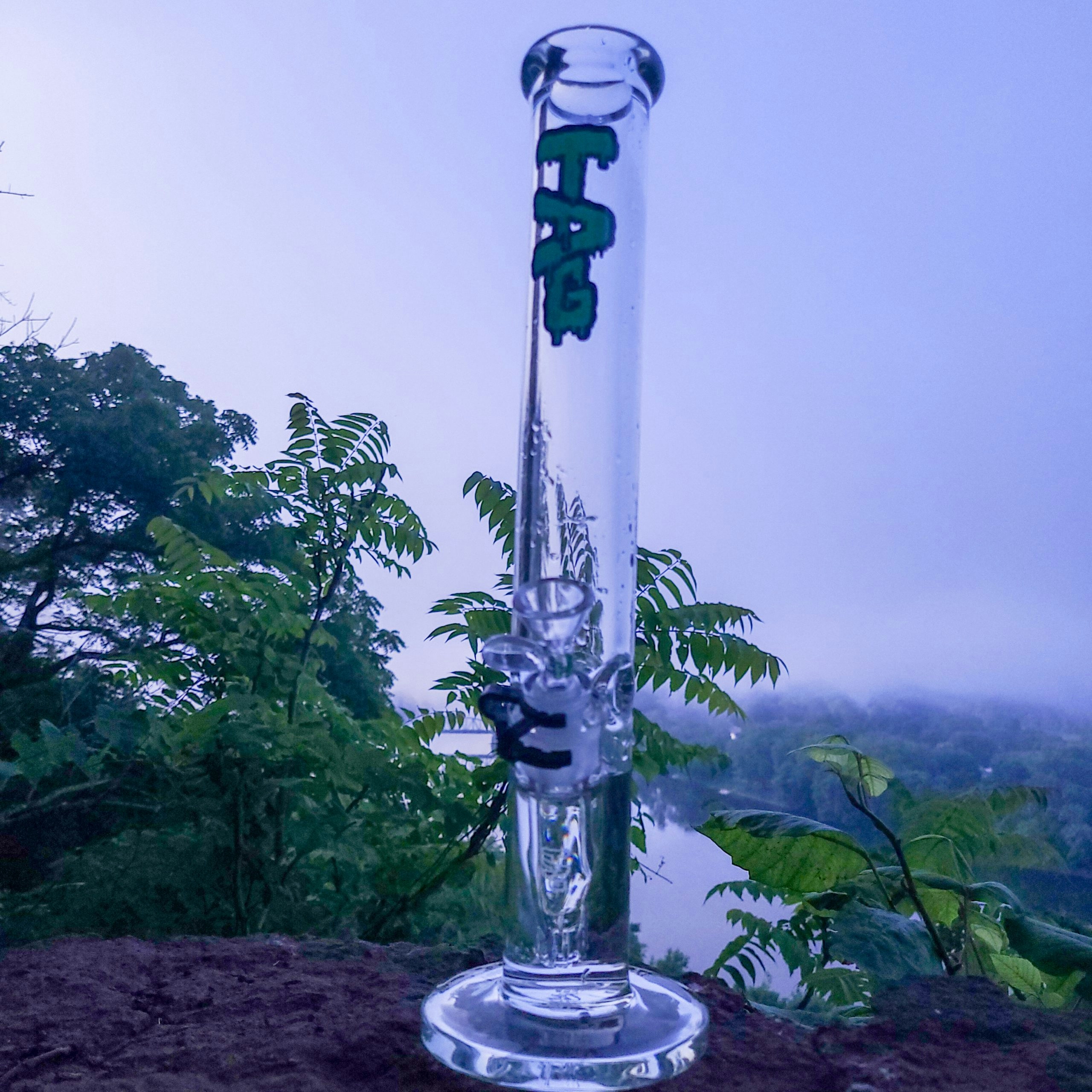 Bongs Vs. Pipes Vs. Rigs: What’s The Difference?