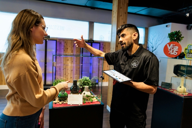 How Much Do Weed Dealers Make? Is Selling Weed Profitable?