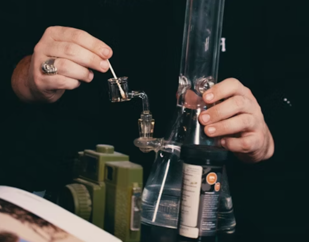 This Is How Much Water To Put In A Dab Rig
