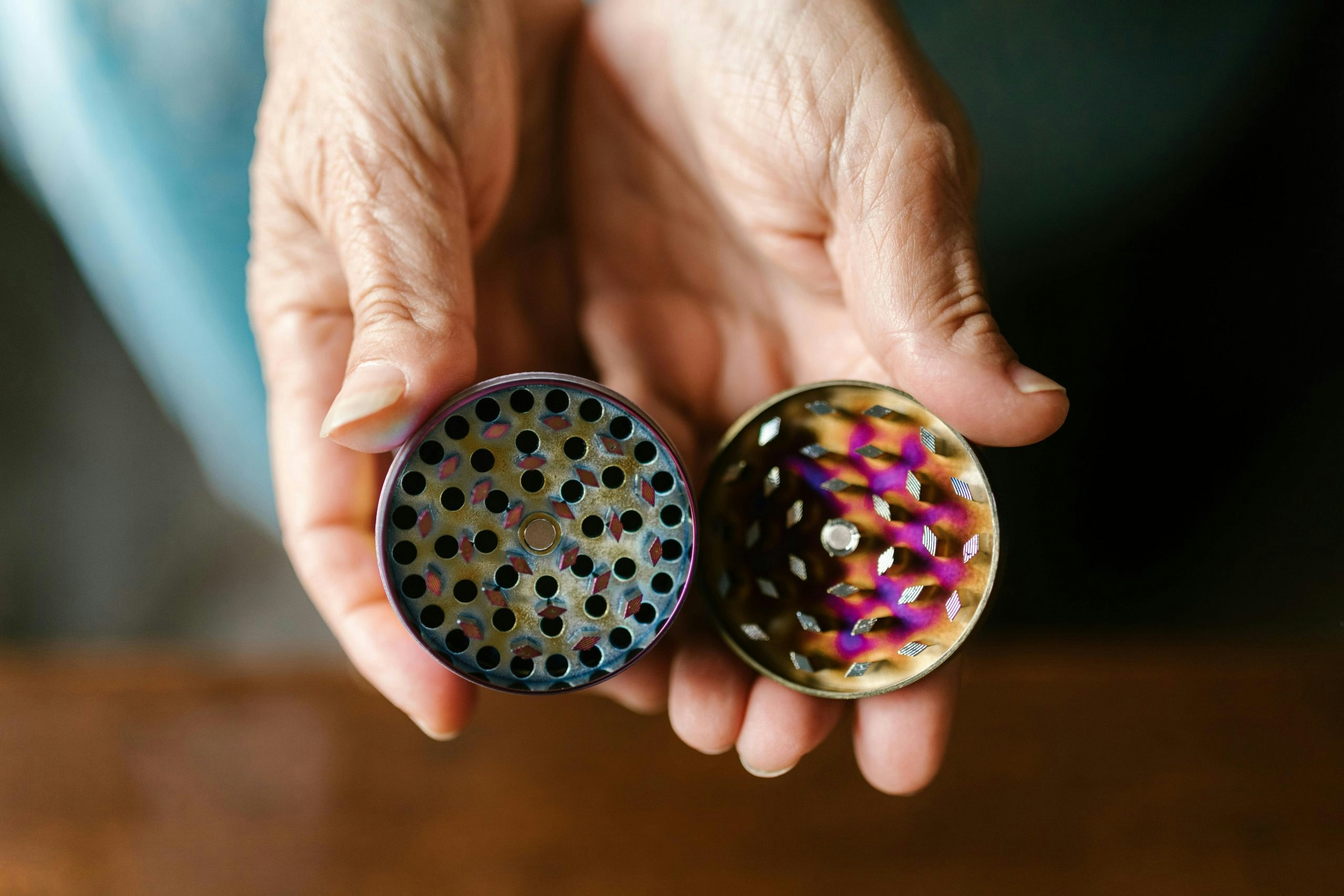 5 Reasons Why You Should Never Use Plastic Grinders