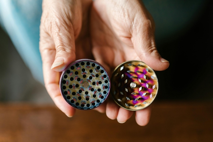 5 Reasons Why You Should Never Use Plastic Grinders
