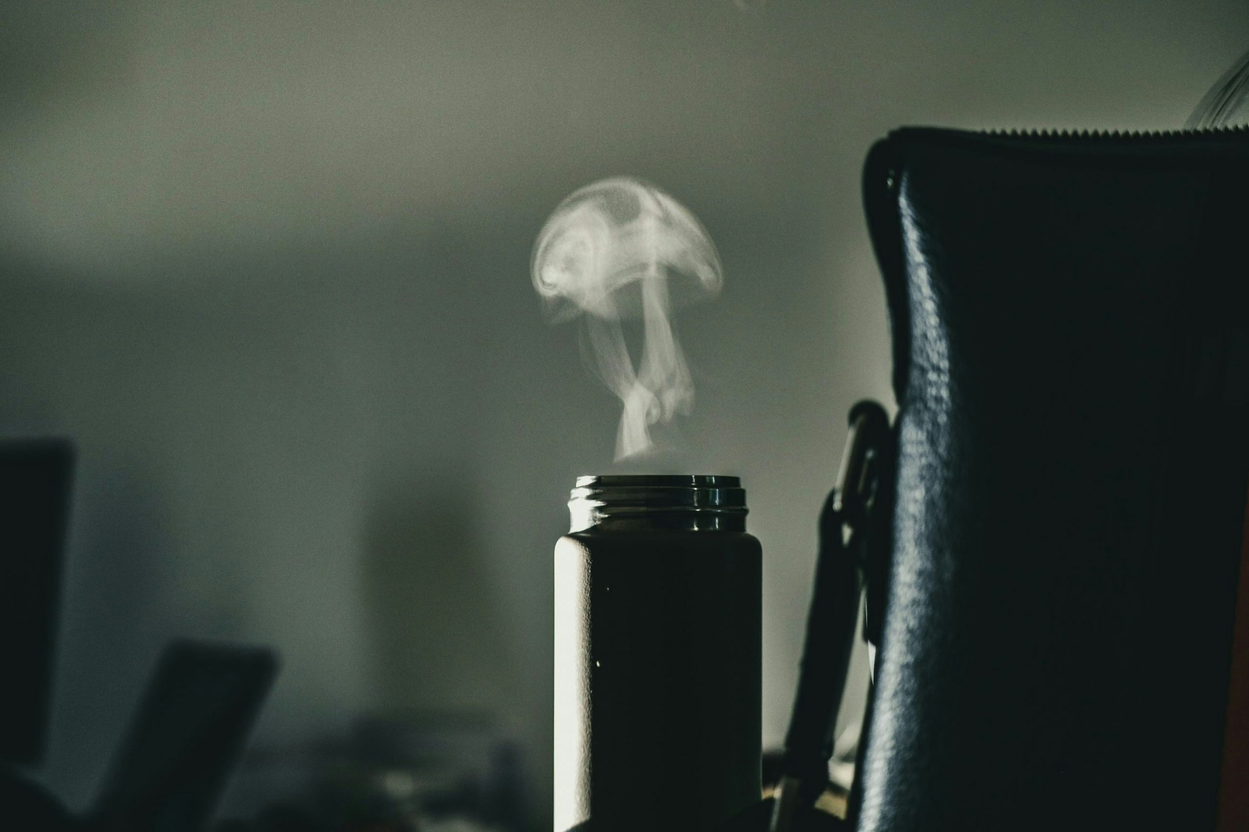 Smoking Hash Without a Rig: 6 Legit Methods That Don’t Involve a Torch