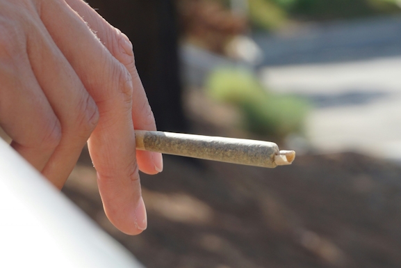rolling your first joint