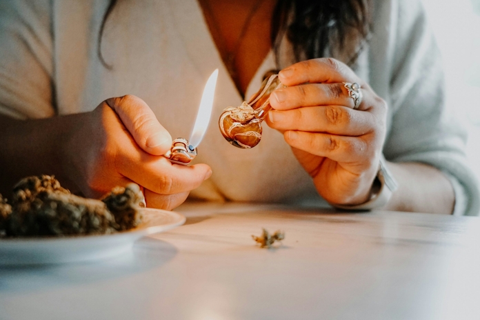 how to clean a weed pipe