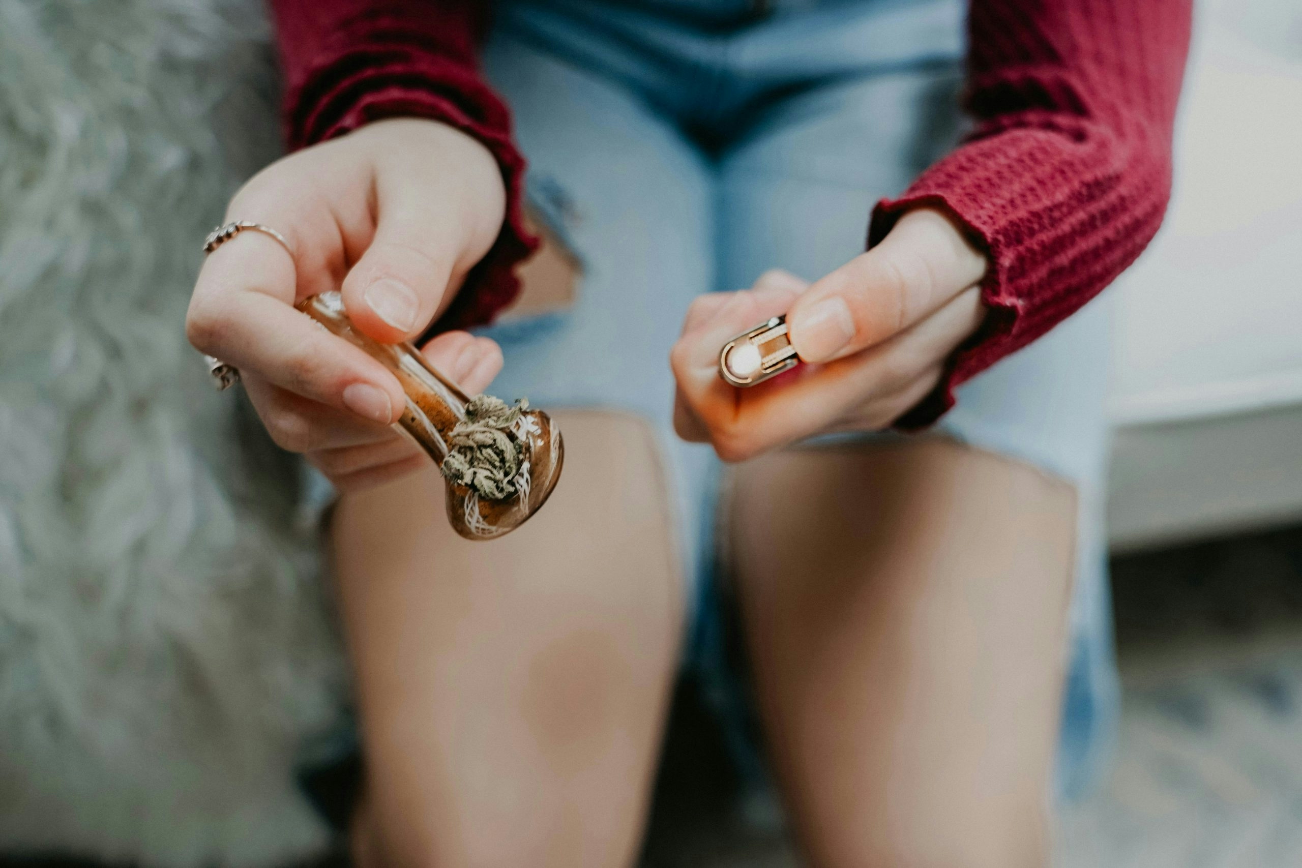 how to use a weed pipe