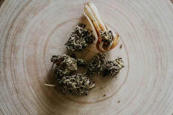 how to use a weed pipe