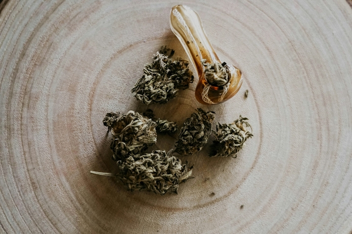 how to use a weed pipe