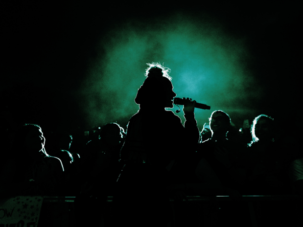 14 Famous Singers Who Smoke Weed